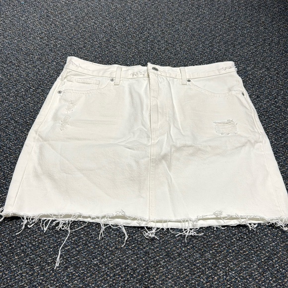 Lucky Brand Dresses & Skirts - Lucky brand distressed white denim skirt size 12 // 030232